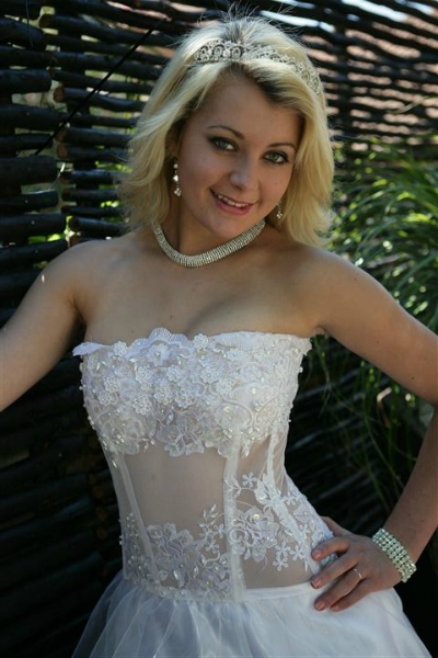 bridal gowns hire